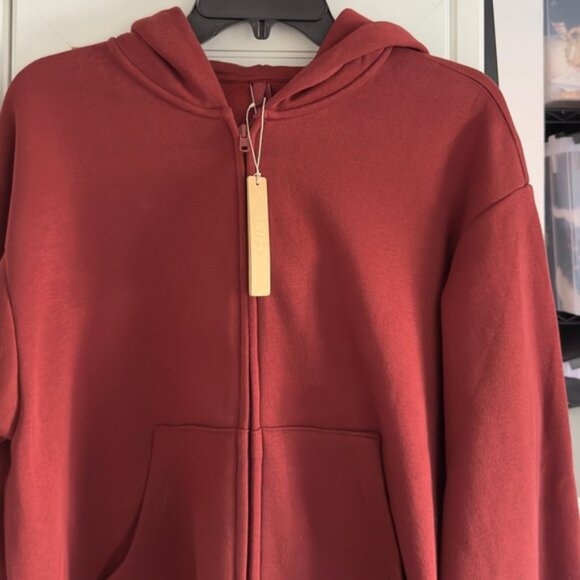 Skims Cotton Fleece Classic Zip Up Hoodie in Merlot Size Small - Picture 2 of 10
